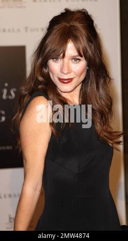 Anna Friel arrive à la galerie contemporaine Saatchi de Londres pour la première de « Your moment is Waiting », un film de promotion du tourisme dans la ville indienne de Kerala, réalisé par Prakash Varma et présentant le modèle Miriam Ilorah. Londres, Royaume-Uni. 09/21/10. Banque D'Images