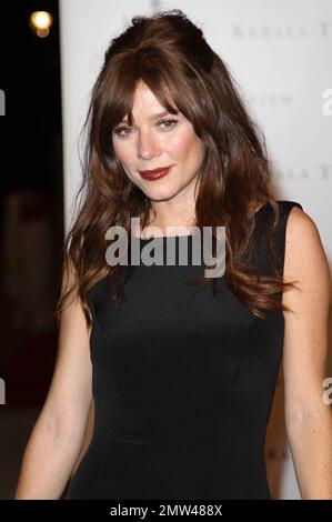 Anna Friel arrive à la galerie contemporaine Saatchi de Londres pour la première de « Your moment is Waiting », un film de promotion du tourisme dans la ville indienne de Kerala, réalisé par Prakash Varma et présentant le modèle Miriam Ilorah. Londres, Royaume-Uni. 09/21/10. Banque D'Images