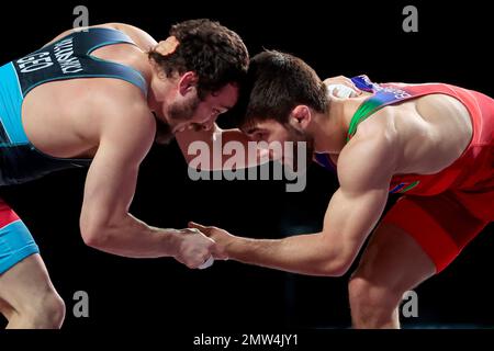 ZAGREB, CROATIE – FÉVRIER 01 : l'Islam Bazarganov d'Azerbaïdjan est en compétition contre Beka Bujiashvili de Géorgie lors du match de bronze de la série hommes libres de 57 kg Wrestling 2023 Ranking au Dom Sportova Sports Hall sur 1 février 2023 à Zagreb, Croatie. Photo: Igor Kralj/PIXSELL Banque D'Images