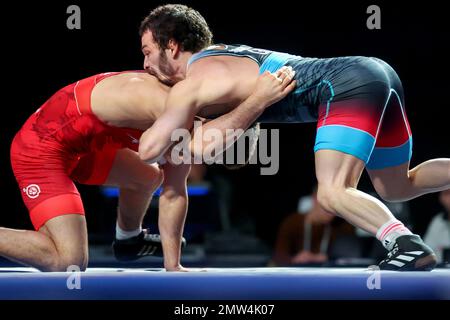 ZAGREB, CROATIE – FÉVRIER 01 : l'Islam Bazarganov d'Azerbaïdjan est en compétition contre Beka Bujiashvili de Géorgie lors du match de bronze de la série hommes libres de 57 kg Wrestling 2023 Ranking au Dom Sportova Sports Hall sur 1 février 2023 à Zagreb, Croatie. Photo: Igor Kralj/PIXSELL Banque D'Images
