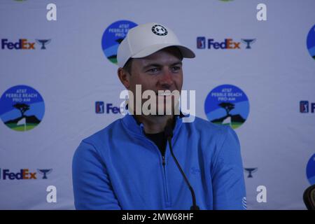 Pebble Beach, Californie, États-Unis. 1st févr. 2023. Jordan Speith s'adresse aux médias avant le début du TOURNOI DE golf AT&T Pro-Am PGA : Motofoto/Alay Live News Banque D'Images