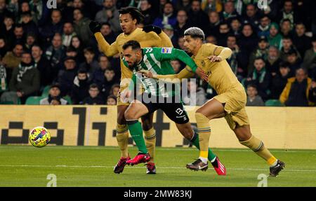 Séville, Espagne. 01st févr. 2023. Match de football espagnol la Liga Betis vs FC Barcelona au stade Benito Villamarin, Séville, 01 février 2023 Borja Iglesias et Araujo SEVILLA 01/02/2023 JORNADA APLAZADA LIGA SANTANDER ESTADIO BENITO VILLAMARIN REAL BETIS-FC BARCELONE 900/Cordin Press Credit: CORDIN PRESS/Alay Live News Banque D'Images