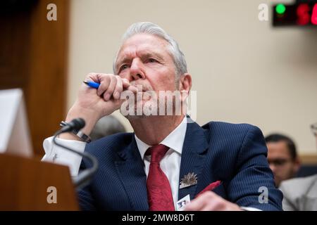 Washington, États-Unis d'Amérique. 01st févr. 2023. Ricardo Samaniego, juge de comté du comté d'El Paso, Texas, se présente devant une commission judiciaire de la Chambre des communes qui entend « la crise frontalière de Biden : partie I » dans le bureau de Rayburn House à Washington, DC, mercredi, 1 février 2023. Crédit: Rod Lamkey/CNP/Sipa USA crédit: SIPA USA/Alay Live News Banque D'Images