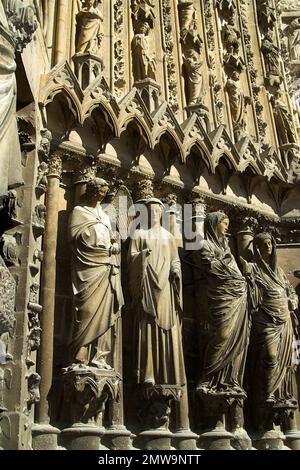 Reims, Francja, France, Frankreich, Cathédrale notre-Dame, Extérieur de la cathédrale notre-Dame, façade occidentale, portail principal (fragment) Banque D'Images