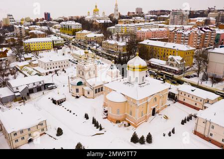 Vue aérienne d'hiver du monastère de la Sainte Trinité dans la ville de Penza, Russie Banque D'Images