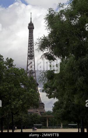 Paryż, Paris, Francja, France, Frankreich, Tour Eiffel - vue générale; Tour Eiffel - vue générale; Eiffelturm - Gesamtansicht; Wieża Eiffla; 艾菲爾鐵塔 Banque D'Images