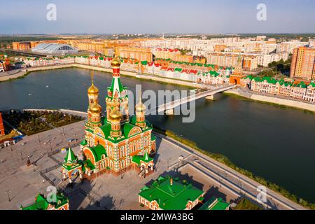 Vue aérienne d'été de la cathédrale d'Annonciation à Yoshkar-Ola, mari El, Russie Banque D'Images