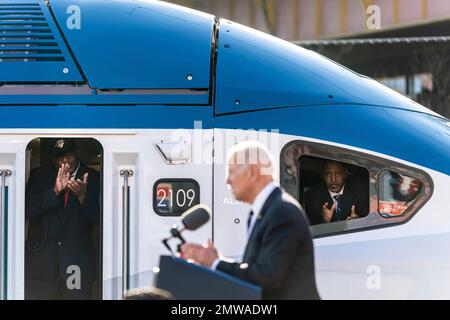 Baltimore, États-Unis d'Amérique. 30 janvier 2023. Joe Biden, président des États-Unis, vient d'annoncer le remplacement du tunnel de Baltimore et Potomac, vieux de 150 ans, au bâtiment de maintenance Amtrak de Falls Road, à 30 janvier 2023, à Baltimore, Maryland. Crédit : Adam Schultz/White House photo/Alay Live News Banque D'Images