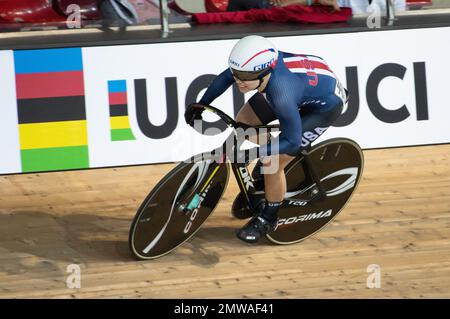 Kayla Hankins de Team USA participe à l'essai de 200 mètres, dans le cadre de la compétition féminine de sprint aux Championnats du monde de cyclisme sur piste 2022 de l'UCI. Banque D'Images