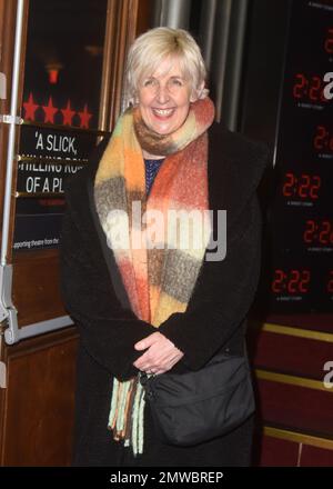 Londres, Royaume-Uni. 01st févr. 2023. Julie Hesmondhalgh participe à la soirée de presse « 2:22 A Ghost Story » au Lyric Theatre de Londres. Crédit : SOPA Images Limited/Alamy Live News Banque D'Images