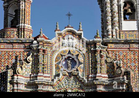 Église San Francisco de Acatepec, Acatepec, San Pedro Cholula, état de Puebla, Mexique Banque D'Images