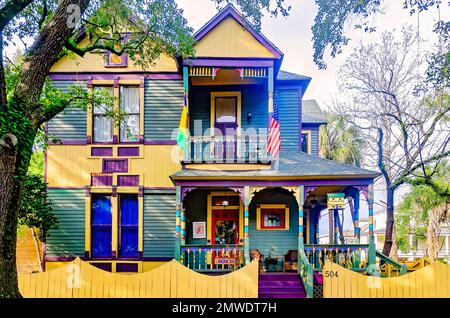 Le Petrinovich Inn, également connu sous le nom de Mardi gras House, est photographié, le 30 janvier 2023, dans Mobile, Alabama. Banque D'Images