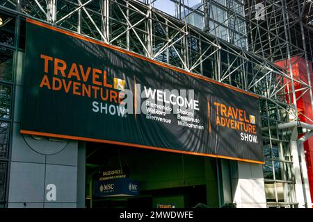 New York, NY - États-Unis - 28 janvier 2023 vue du panneau de bienvenue du New York Travel and Adventure Show ; suspendu à l'intérieur de l'emblématique convention Jacob K. Javits Banque D'Images