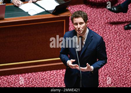 Paris, France sur 1 février 2023. Ministre français adjoint des Transports Clément Beaune lors d'une session de questions au gouvernement au Sénat français (Palais du Luxembourg), à Paris, France sur 1 février 2023. Photo de Victor Joly/ABACAPRESS.COM Banque D'Images