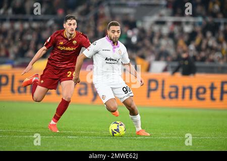 Marash Kumbulla d'AS Roma et Cyriel Dessers of US Cremonese pendant le match de Coppa Italia 2022 2023, stade Olimpico, Roma / Cremonese 01 février 2023 (photo par AllShotLive/Sipa USA) Credit: SIPA USA/Alamy Live News Banque D'Images
