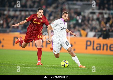 Stadio Olimpico, Rome, Italie. 1st févr. 2023. COPPA Italia football, Roma contre Cremonese; Marash Kumbulla d'AS Roma et Cyriel Dessers of US Cremonese Credit: Action plus Sports/Alay Live News Banque D'Images
