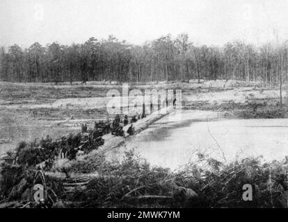 La bataille de Williamsburg (également connue sous le nom de bataille de fort Magruder) a eu lieu sur 5 mai 1862 à Williamsburg, en Virginie, dans le cadre de la campagne de la péninsule de la guerre civile américaine. Après la retraite confédérée du siège de Yorktown, la division de l'Union du général de brigade Joseph Hooker a rencontré l'armée confédérée près de Williamsburg. La bataille n'a pas été concluante et l'armée confédérée a poursuivi son retrait pendant la nuit en direction de Richmond, en Virginie. Cette photo montre le lieutenant Andrew Cowan, commandant de la Battry Cowan, et le premier lieutenant William F. WRI Banque D'Images