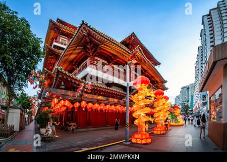 Le Buddha Tooth Relic Temple and Museum est un musée et temple bouddhiste situé dans le quartier chinois de Singapour. Banque D'Images