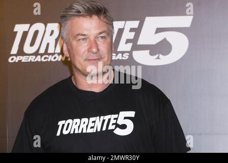 Madrid, États-Unis d'Amérique. 01st octobre 2014. MADRID, ESPAGNE - SEPTEMBRE 30 : (G-D) Carlos Areces, Julian Lopez, Alec Baldwin, Santiago Segura, Angy, Fernando Esteso et Jésus Janeiro assistent à la séance photo 'Torrente 5, Operacion Eurovegas' au Casino Gran Madrid sur 30 septembre 2014 à Madrid, Espagne personnes: Alec Baldwin crédit: Storms Media Group/Alay Live News Banque D'Images