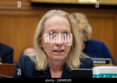 Mary gay Scanlon (démocrate de Pennsylvanie), Représentante des Etats-Unis, assiste à une audience de la Commission de la justice de la Chambre des communes intitulée « The Biden Border Crisis: Part I » (la crise frontalière de Biden : partie I) dans le bâtiment Rayburn House à Washington, DC, Etats-Unis, mercredi, 1 février, 2023. Photo de Rod Lamkey/CNP/ABACAPRESS.COM Banque D'Images