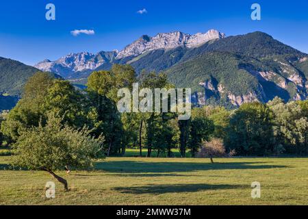 Vue sur le massif des Bornes, près d'Annecy, France Banque D'Images
