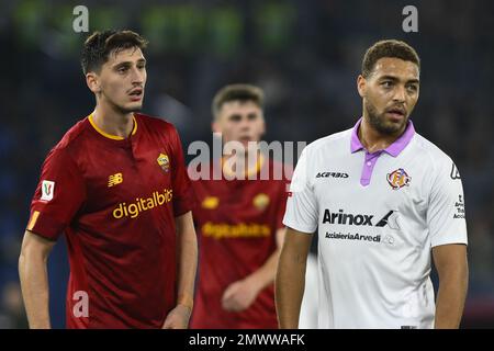 Rome, Italie. 01st févr. 2023. Cyriel dessert des États-Unis Cremonese et Marash Kumbulla de A.S. Roma pendant le quart de finale de Coppa Italia entre A.S. Roma contre États-Unis Cremonese sur 1 février 2023 au Stadio Olimpico, Rome, Italie. Crédit : Agence photo indépendante/Alamy Live News Banque D'Images