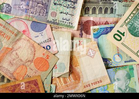 Groupe de différents billets de pays du monde. Banque D'Images