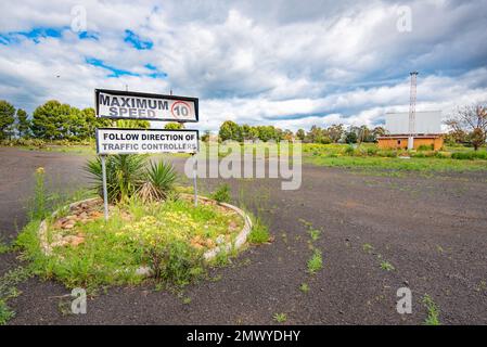 L'ancien Westview Drive-In à Dubbo, dans l'ouest de la Nouvelle-Galles du Sud, en Australie, a enregistré le jour de septembre 2022, lorsque l'écran était démantelé Banque D'Images