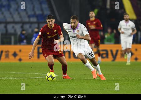 Cyriel dessert des États-Unis Cremonese et Marash Kumbulla de A.S. Roma pendant le quart de finale de Coppa Italia entre A.S. Roma contre États-Unis Crémone le février Banque D'Images