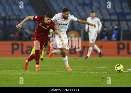 Cyriel dessert des États-Unis Cremonese et Marash Kumbulla de A.S. Roma pendant le quart de finale de Coppa Italia entre A.S. Roma contre États-Unis Crémone le février Banque D'Images