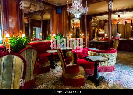 Paris, France, salon intérieur vide dans Hôtel Costes de luxe, Fancy, décoration intérieure Banque D'Images