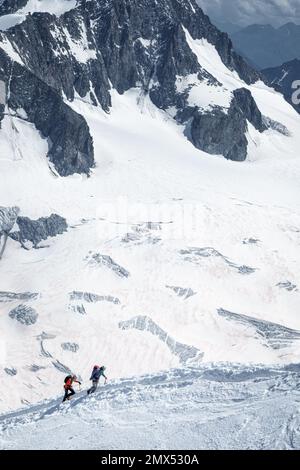 Groupe d'alpinistes sur les pentes du Mont Blanc, Chamonix, France Banque D'Images