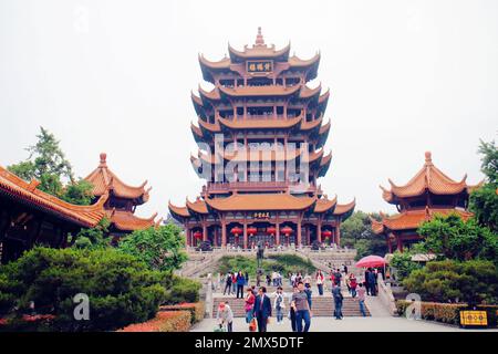 WUHAN, CHINE le 22 AVRIL 2016 - (FICHIER) vue sur le parc de la Tour de la grue jaune dans la ville de Wuhan, province de Hubei, Chine, 22 avril 2016. Il a été rapporté le février Banque D'Images