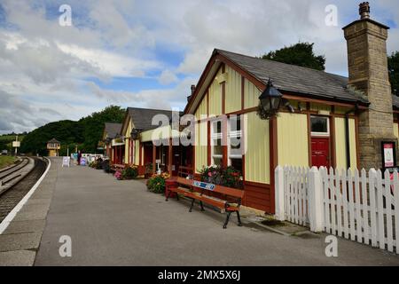 Gare de l'abbaye de Bolton sur le chemin de fer à vapeur Embsay et Bolton Abbey, dans le nord du Yorkshire. Banque D'Images