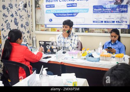 Delhi, Inde - 19 novembre 2022 – un camp de base de bilan de santé de routine a été organisé par max Hospital Specialized Doctors, patient at Annual Health Banque D'Images