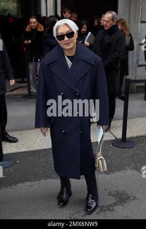 MILAN, ITALIE - 16 JANVIER 2023: Bryanboy avant Giorgio Armani Fashion show, Milan Fashion week Street style Banque D'Images