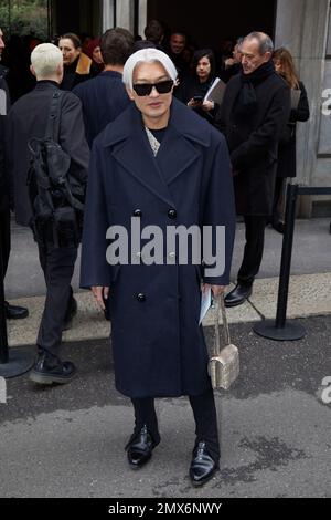 MILAN, ITALIE - 16 JANVIER 2023: Bryanboy avant Giorgio Armani Fashion show, Milan Fashion week Street style Banque D'Images