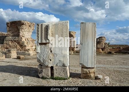 Pierre sculptée aux thermes de Carthage en Tunisie Banque D'Images