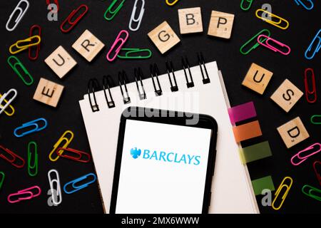 Pologne. 23rd janvier 2023. Sur cette photo, un logo Barclays apparaît sur un smartphone. (Credit image: © Mateusz Slodkowski/SOPA Images via ZUMA Press Wire) USAGE ÉDITORIAL SEULEMENT! Non destiné À un usage commercial ! Banque D'Images