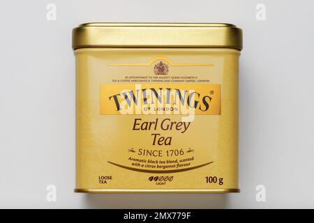 Ottawa, Canada - 19 janvier 2023 : boîte à thé Twinings sur fond blanc. Thé Earl Grey au goût de bergamote d'agrumes. Banque D'Images