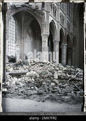 Soissons, Aisne, France la Cathédrale de Soissons, débris de la voûte , 1917 - Aisne - Fernand Cuville (section photographique de l'armée) - (mai-juillet) Banque D'Images