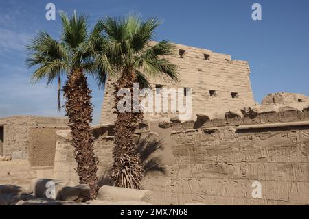 Le Premier Pylon, Temple Karnak, Louxor, Égypte Banque D'Images