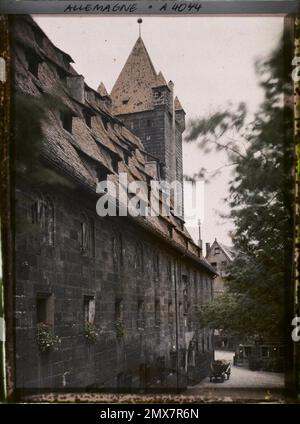 Nuremberg, Bavière, Allemagne les anciennes écuries impériales et la tour de Luginsland de Kaiserburg, le château impérial , 1912 - Allemagne - Auguste Léon Banque D'Images