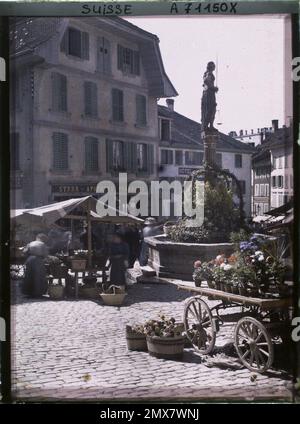 Bienne, Suisse la Fontaine de la Justice en place du Bourg, en face du Rathaus (mairie) , 1911 - Suisse - Auguste Léon Banque D'Images