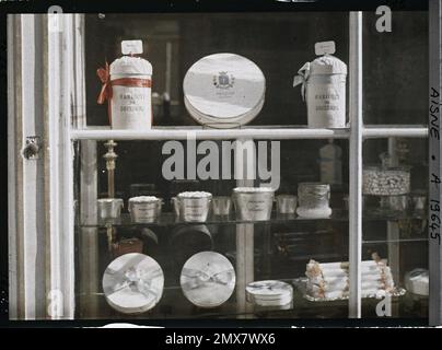 Soissons, Aisne, France confiserie Perdon, spécialité des amandes sucrées 'Beans of Soissons , 1917 - Aisne - Fernand Cuville (section photographique de l'armée) - (mai-juillet) Banque D'Images
