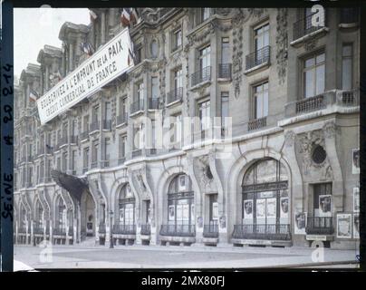 Paris (8th arr.), France Pancarte pour le prêt national de 1920 sur la façade de l'hôtel Elysée-Palace au 103 avenue des champs-Elysées, siège du crédit commercial de France , Banque D'Images