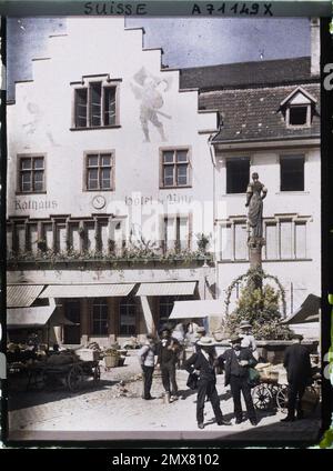 Bienne, Suisse la Fontaine de la Justice en place du Bourg, en face du Rathaus (mairie) , 1911 - Suisse - Auguste Léon Banque D'Images