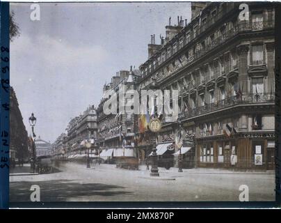 Paris (ier-iie-IIe arr.), France l'avenue de l'Opéra décoré pour les Festivals de la victoire de 13 juillet et 14, 1919 , Banque D'Images