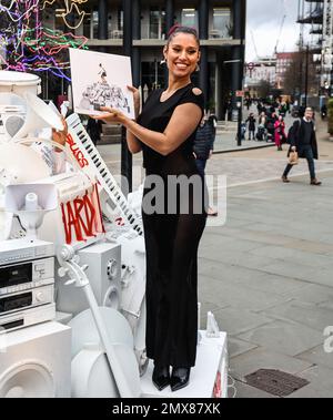 Londres, Royaume-Uni. 02nd févr. 2023. La chanteuse britannique Raye assiste à un photocall à Londres pour fêter la sortie de son premier album studio « My 21st Century Blues ». Crédit : SOPA Images Limited/Alamy Live News Banque D'Images