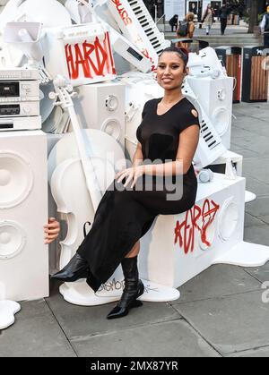 Londres, Royaume-Uni. 02nd févr. 2023. La chanteuse britannique Raye assiste à un photocall à Londres pour fêter la sortie de son premier album studio « My 21st Century Blues ». Crédit : SOPA Images Limited/Alamy Live News Banque D'Images